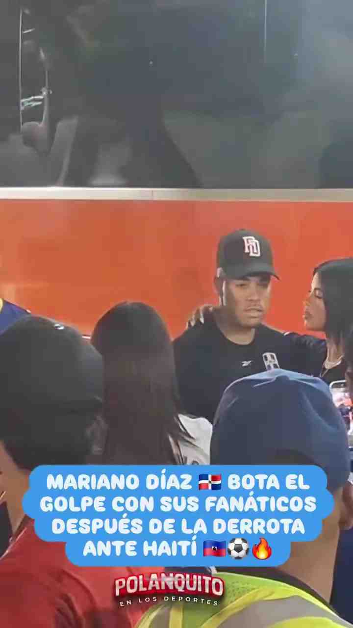 马卡报:马里亚诺与女球迷合影后嘴对嘴亲吻