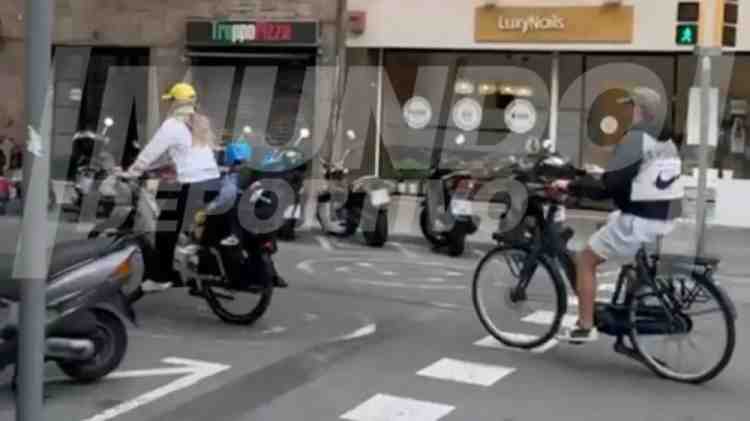世体：德容继续缺席本轮西甲联赛，训练之余陪妻子和孩子骑自行车